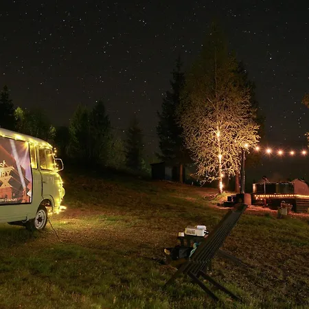 Nyaraló Chilloutzonе - будинок з безкоштовним джакузі та кінотеатром