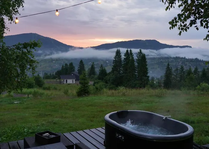 Chilloutzonе - будинок з безкоштовним джакузі та кінотеатром Tatil Evi Slavske